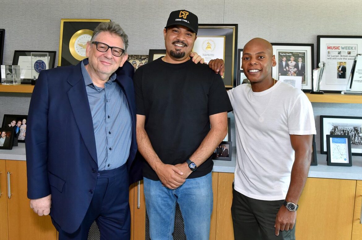 UNIVERSAL MUSIC